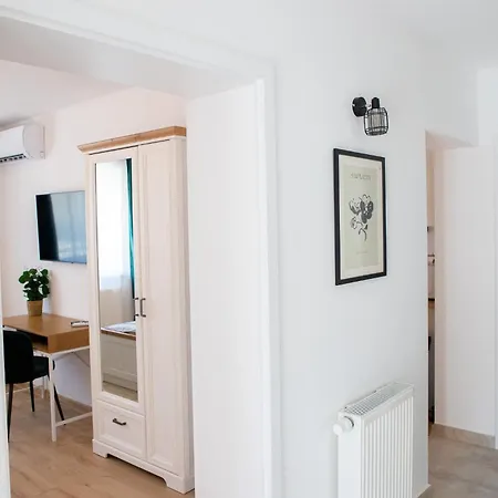 Major Apartmanhaz 티하니