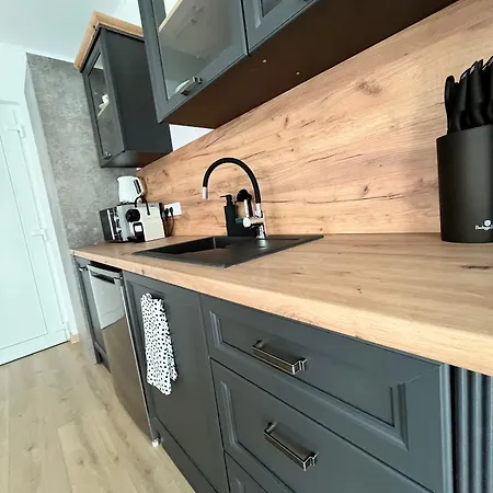 Major Apartmanhaz * 티하니