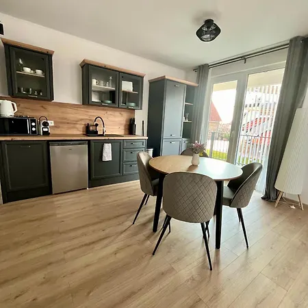 Major Apartmanhaz * ティハニ