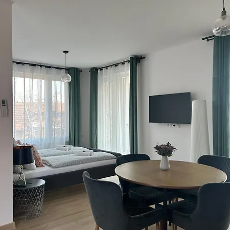 Major Apartmanhaz * ティハニ