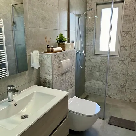 Major Apartmanhaz * 티하니
